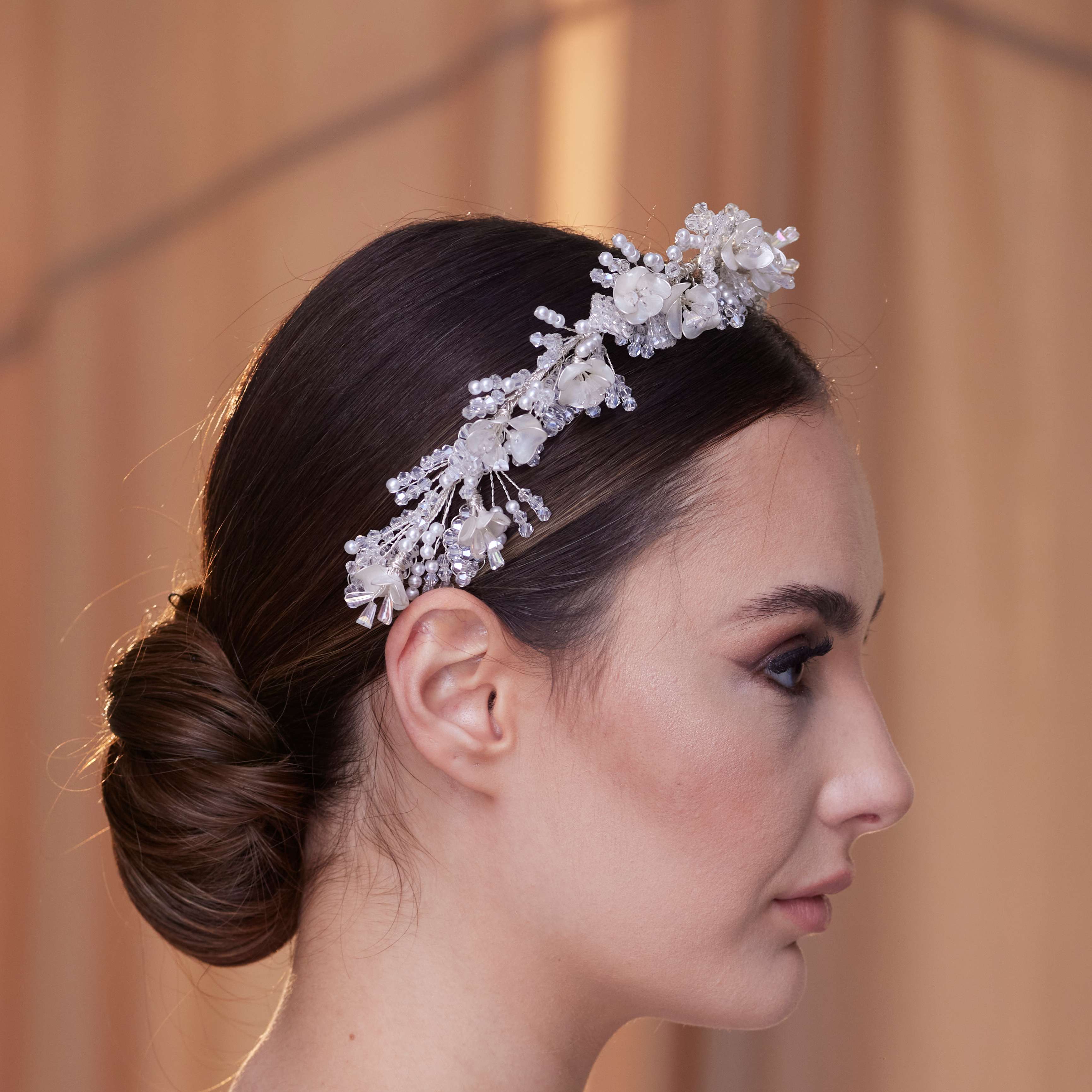 Elegant Bridal Hairband with Pearl