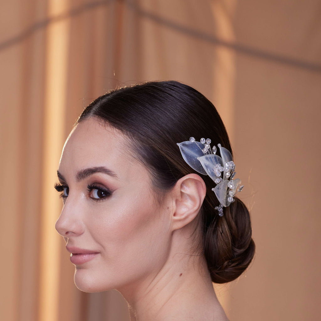 Elegant Resin Leaf and Crystal Beaded Headpiece