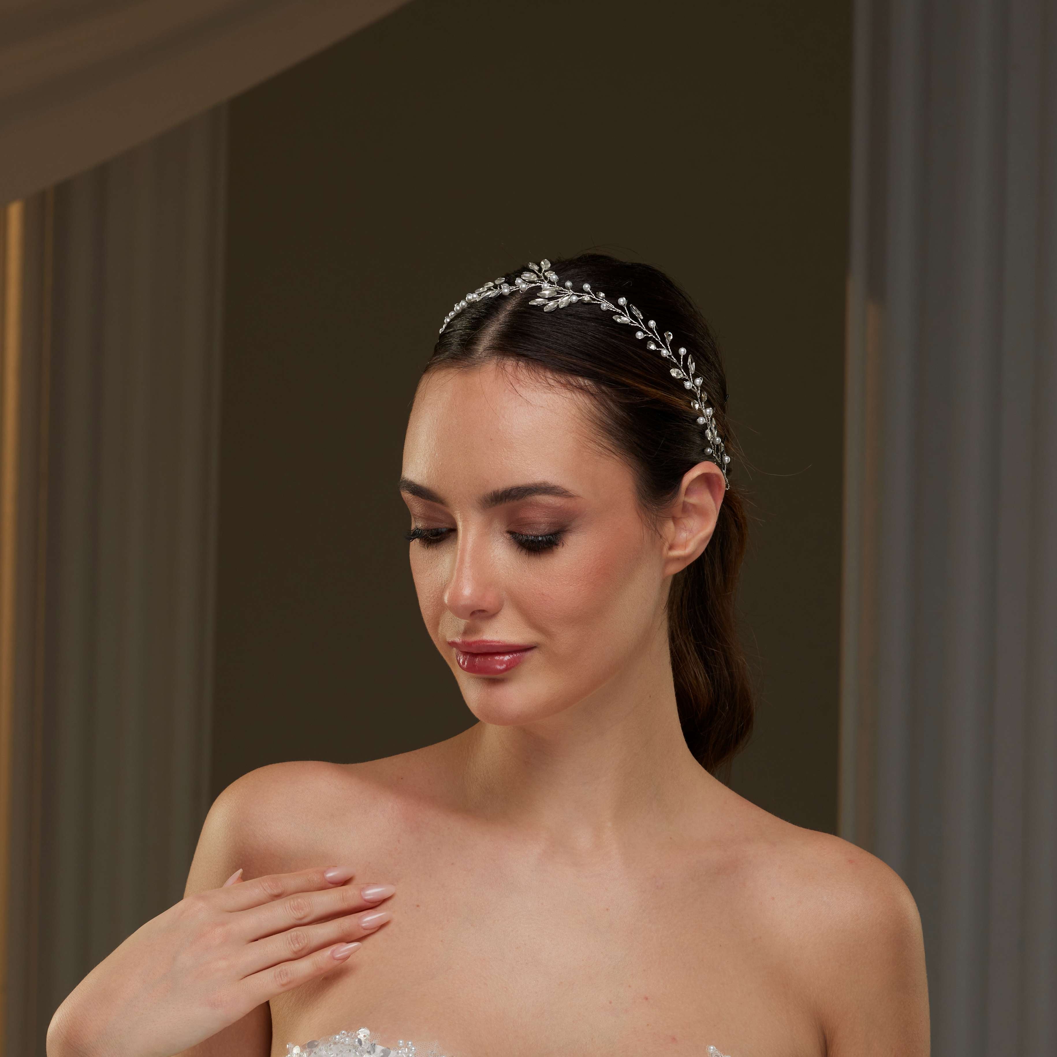 Elegant Crystal and Pearl Hair Vine