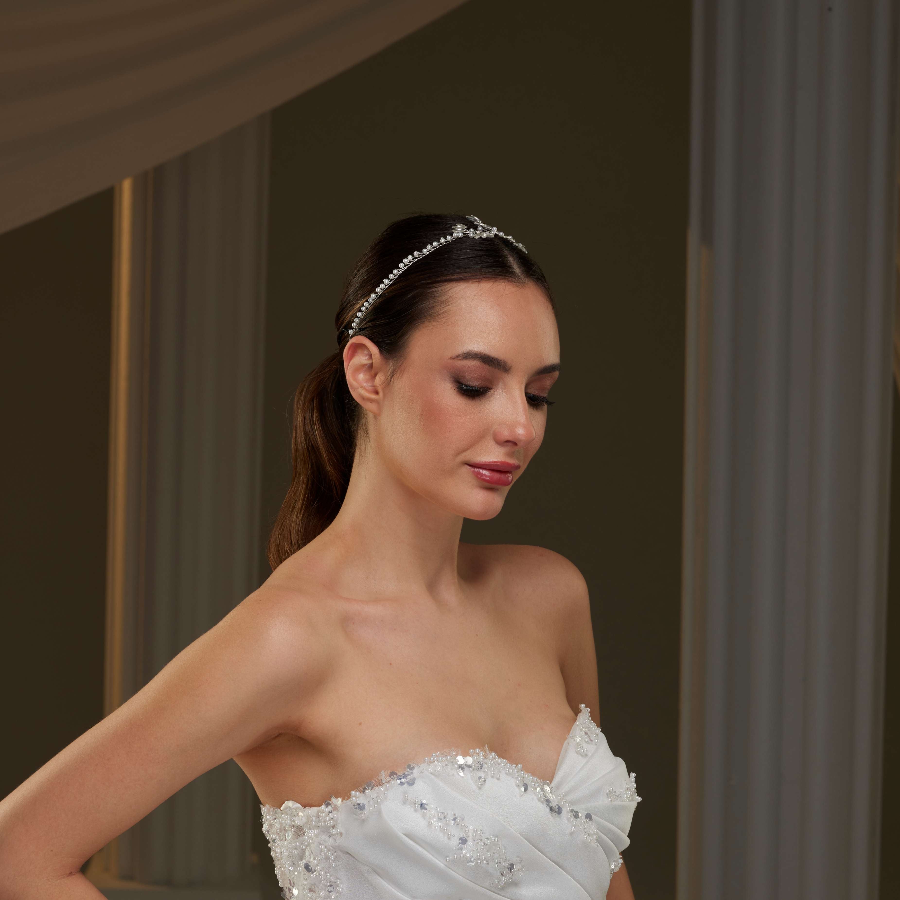 Elegant Crystal and Pearl Hair Vine