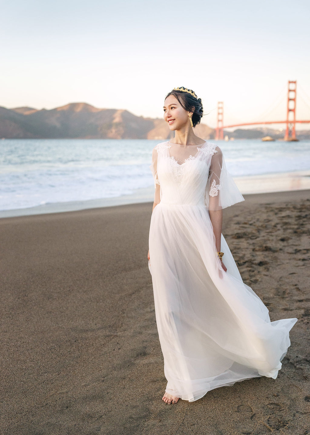 Short Sleeves A-line light-weight lace applique tulle mini wedding dress Off-white