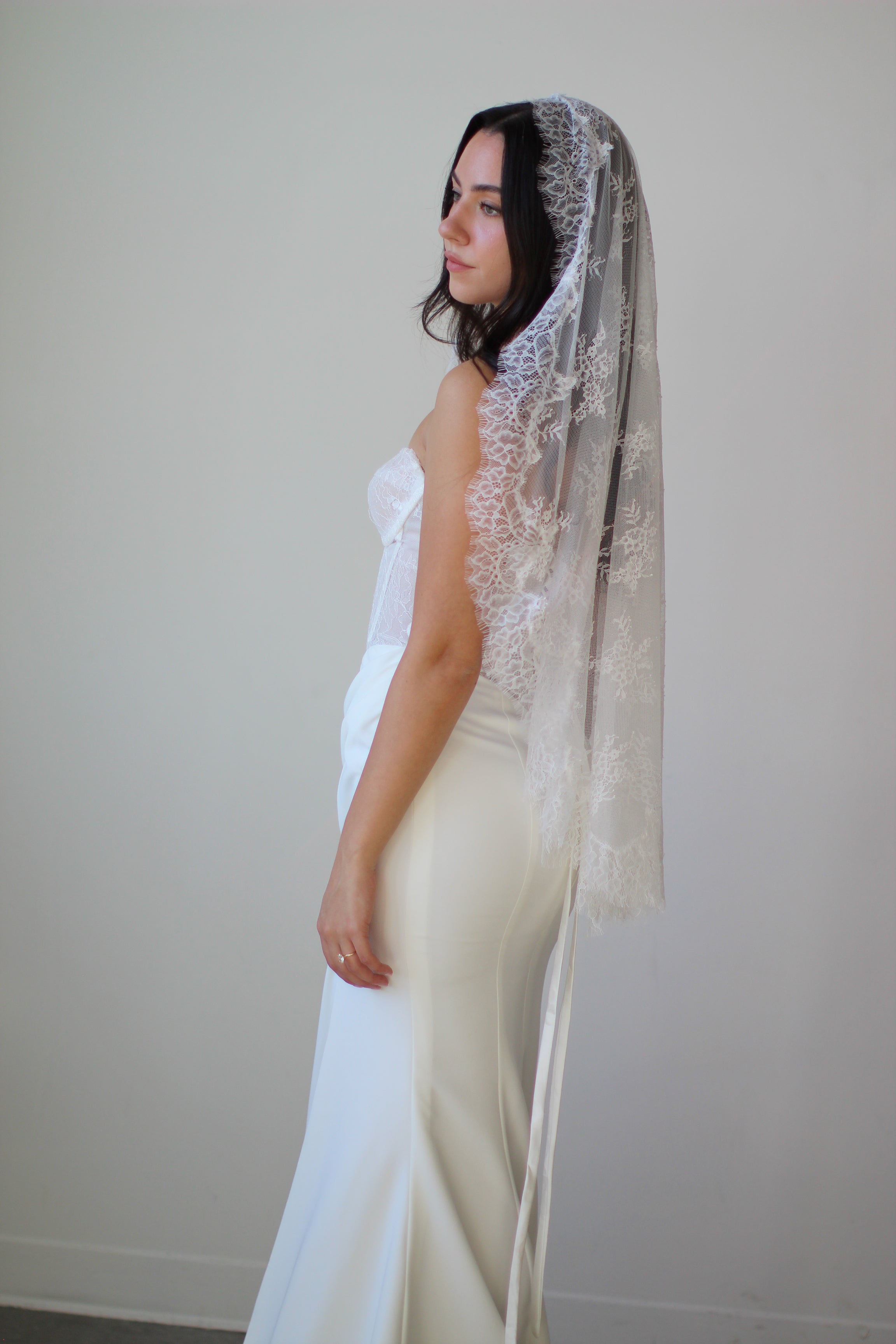 Full Lace Mantilla Veil Fingertip - 38 inches
