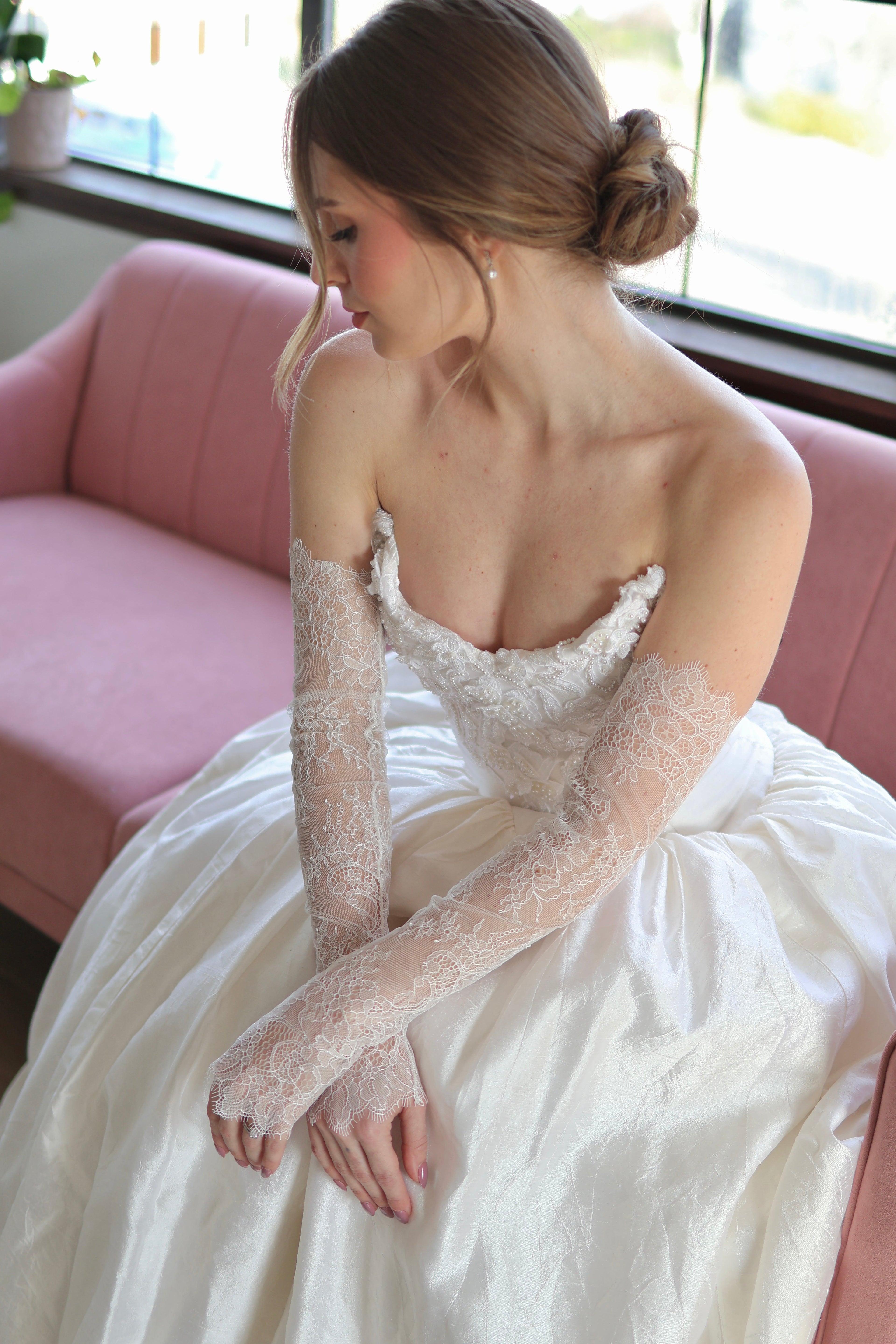 Delicate Vintage Lace Sleeves