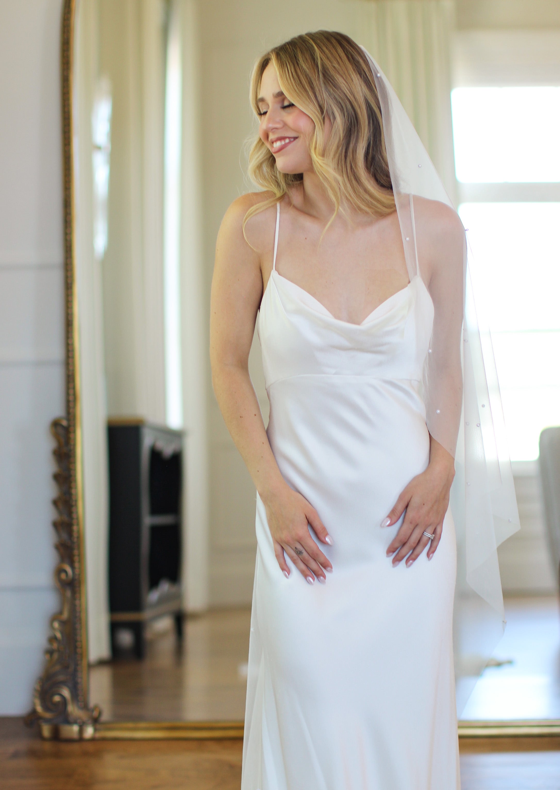Minimal Pearl Veil Angel Cut