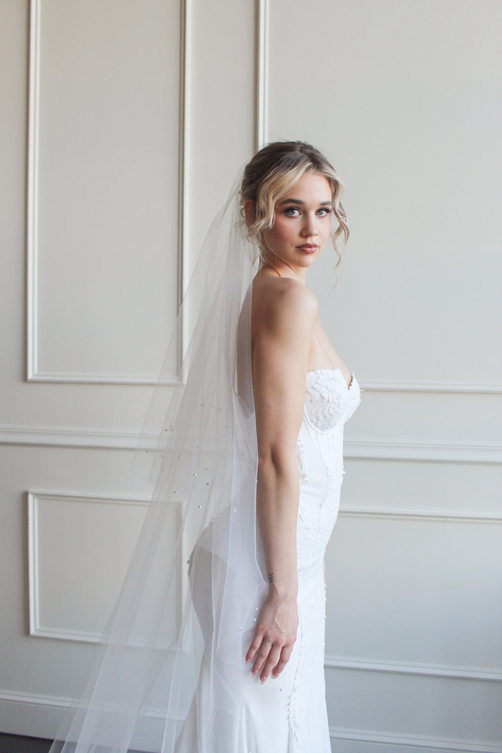Pearl Edged Drop Veil