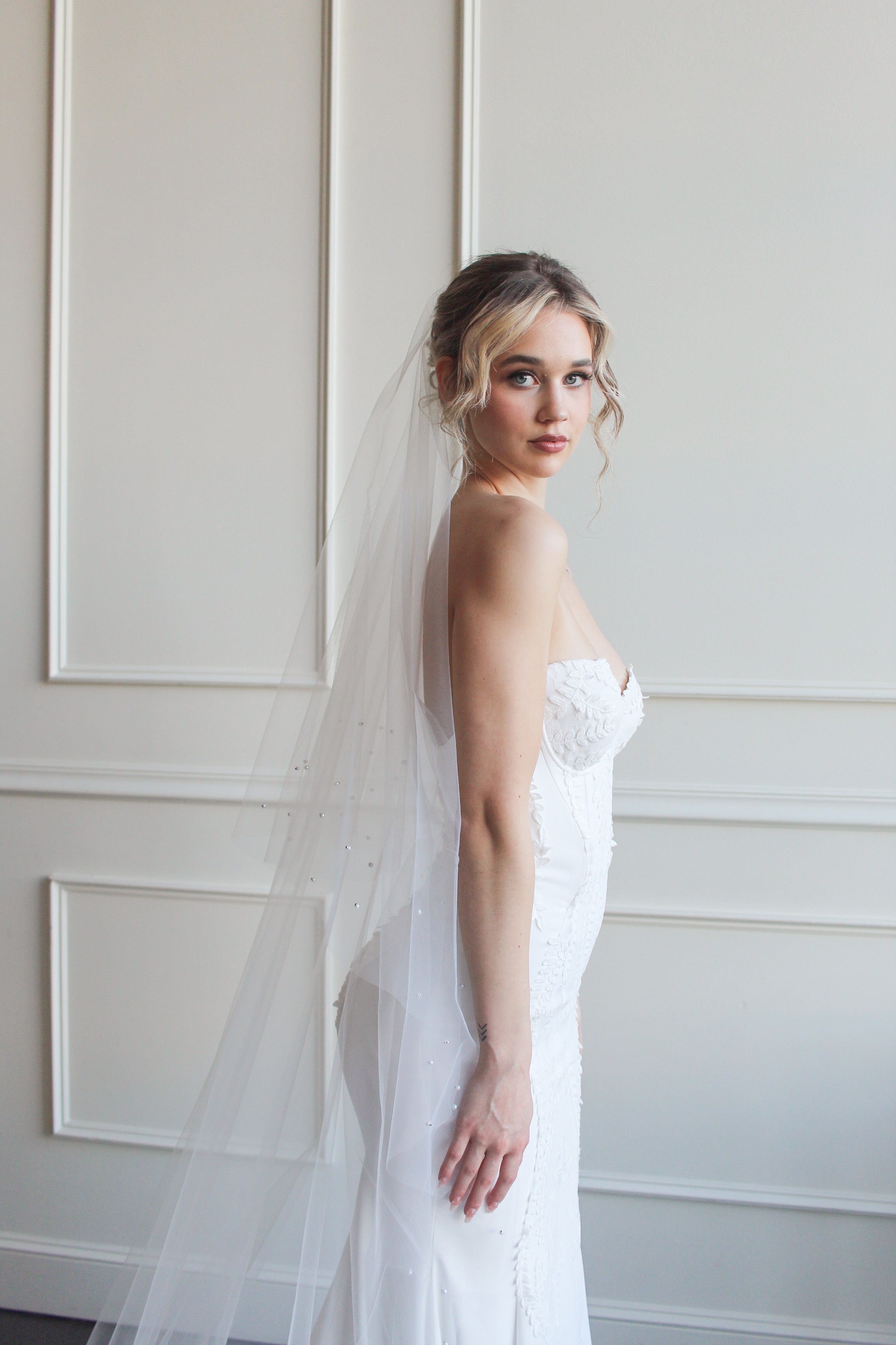Pearl Edged Drop Veil