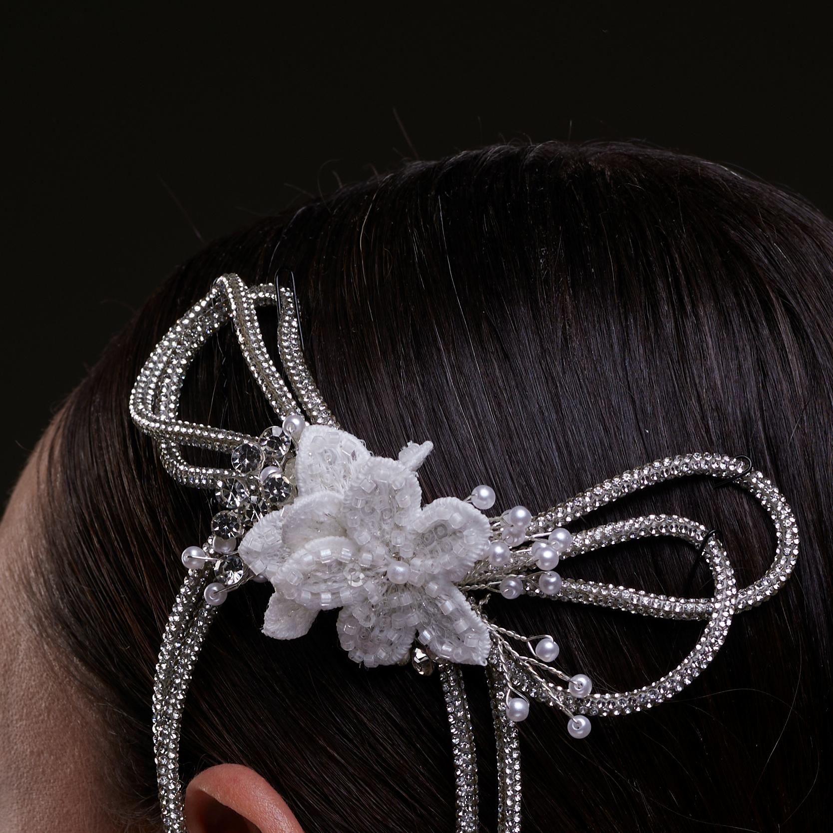 White Crystal & Pearl Hair Comb