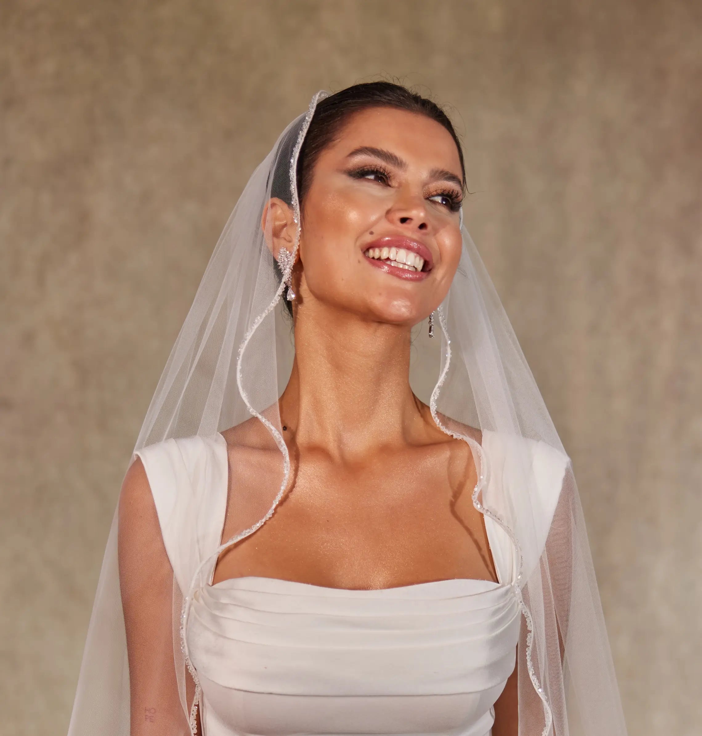 Wavy Beaded Edge Minimalist Wedding Veil- D246