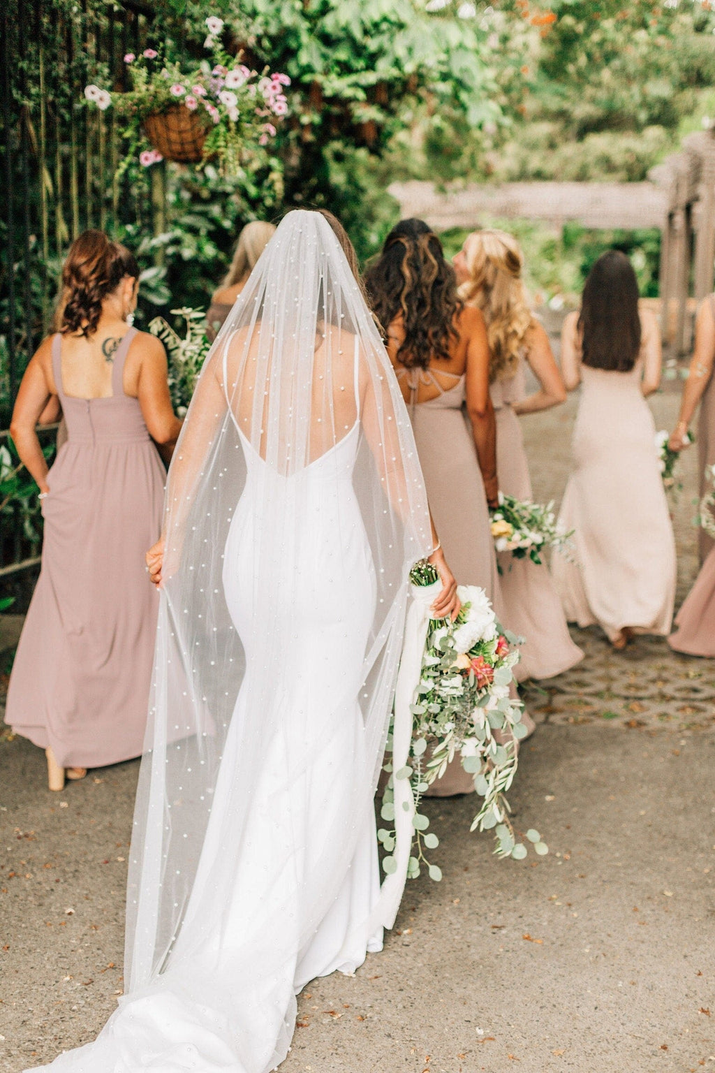Dramatic Pearl Veil