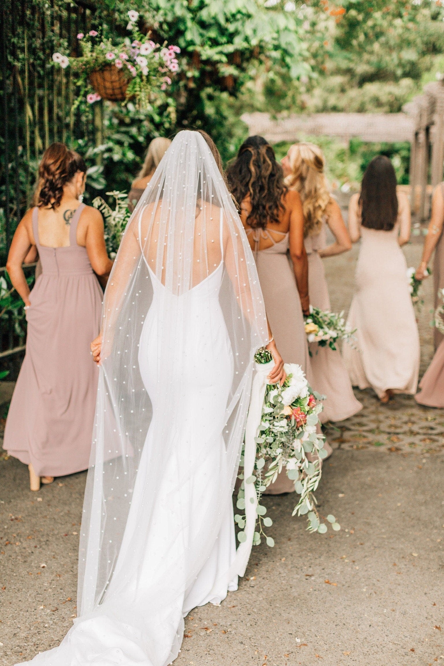 Dramatic Pearl Veil